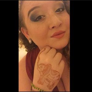 Meet your Posher, Elizabeth